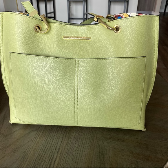 Steve Madden Handbags - STEVE MADDEN TOTE | FLORAL INSIDE | LARGE TOTE